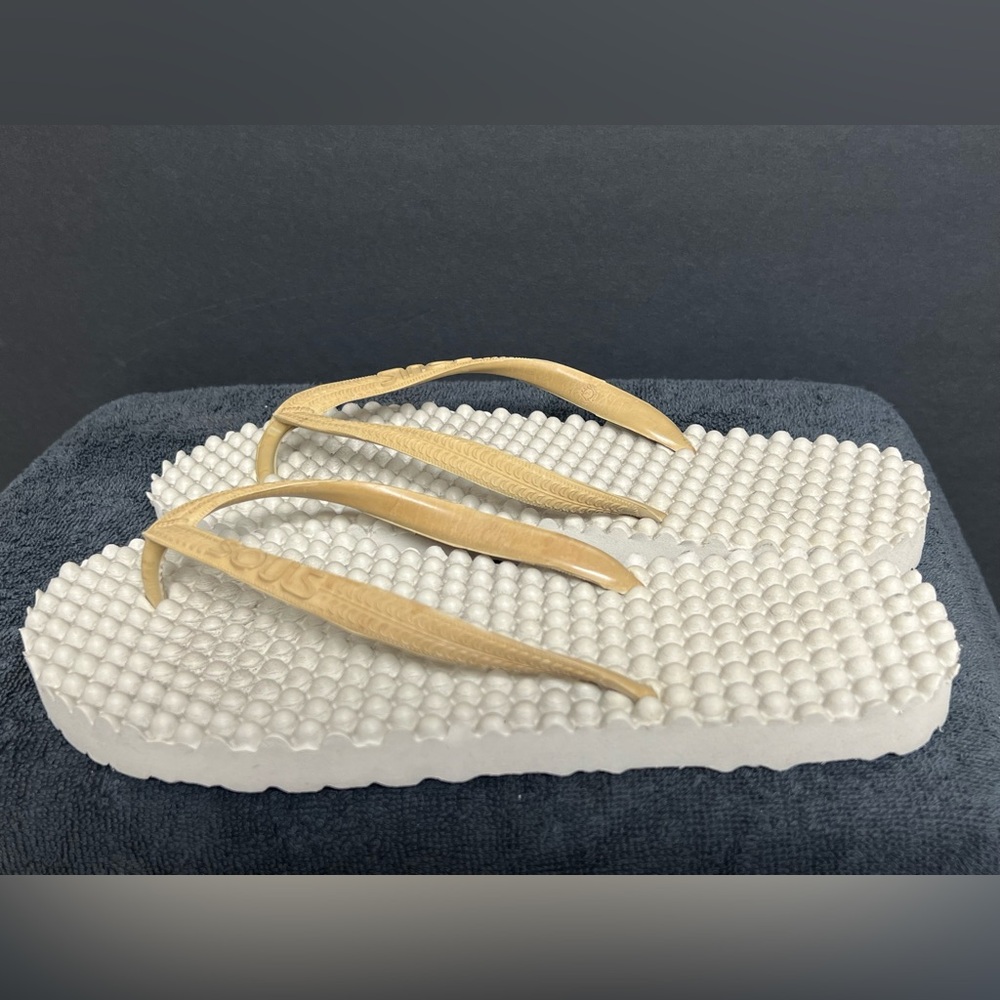 New Souls Womens 9 Men 7 Tan Massaging Texture Insole Comfort Flip Flop Sandals